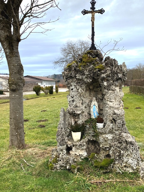 Kreuz mit Lourdesmadonna Winterstettenstadt