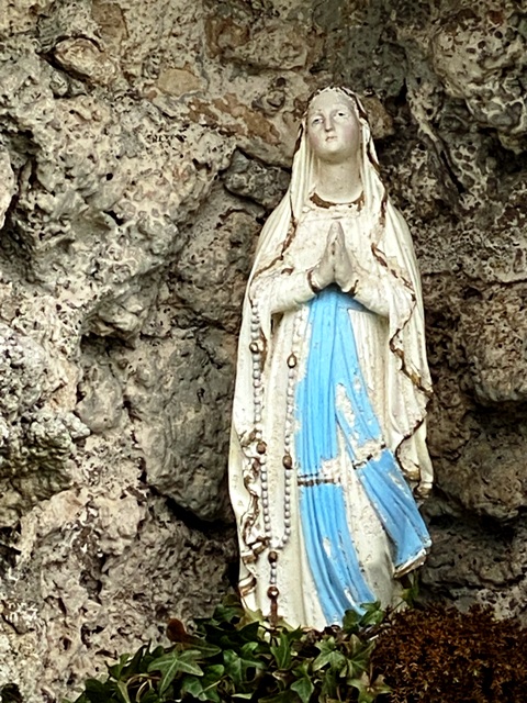 Kreuz mit Lourdesmadonna Winterstettenstadt