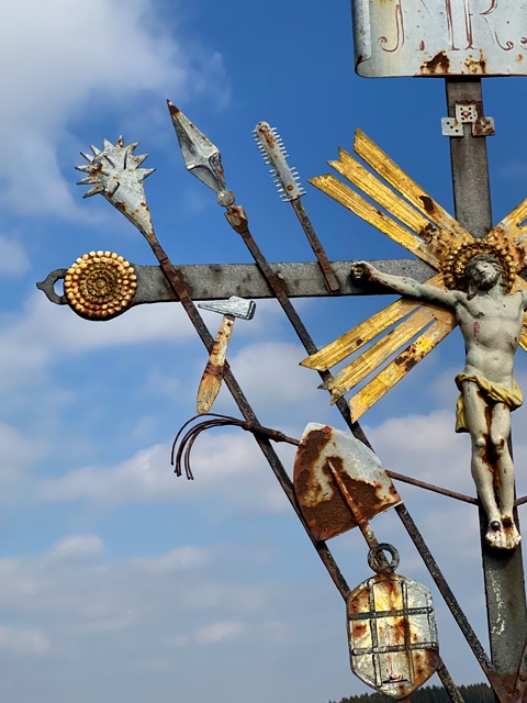 Arma-Christi-Kreuz bei Adrazhofen