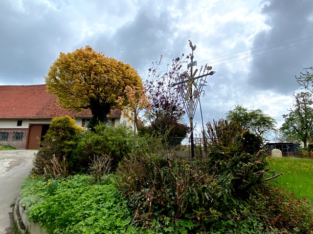 Arma-Christi-Kreuz Albers, Ortsmitte