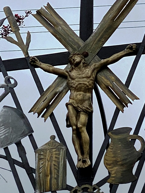 Arma-Christi-Kreuz Albers, Ortsmitte