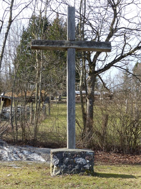 groes Holzkreuz an der Strae nach Bergatreute