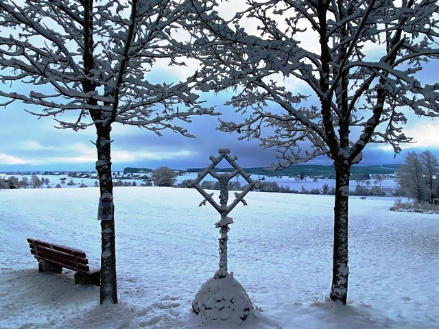 Arma-Christi-Kreuz Balterazhofen im Schnee