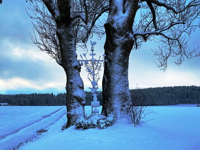 Arma-Christi-Kreuz Ottmannshofen im Schnee