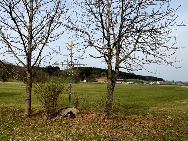 Arnach, Ziegeleistrae, "modernes" Arma-Christi-Kreuz