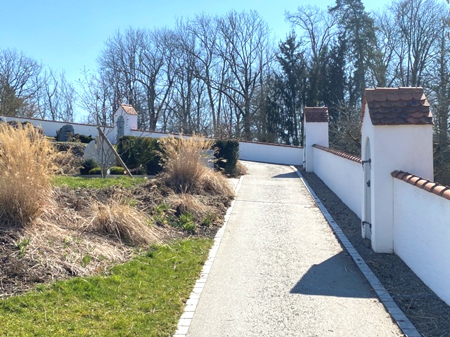 Kreuzweg auf dem Baindter Friedhof