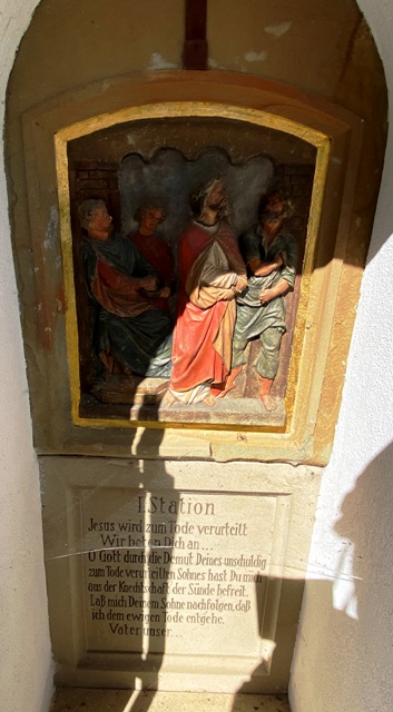 Kreuzweg auf dem Baindter Friedhof