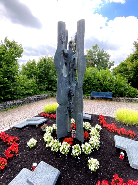 Ehrenmal auf derm Friedhof von Berg