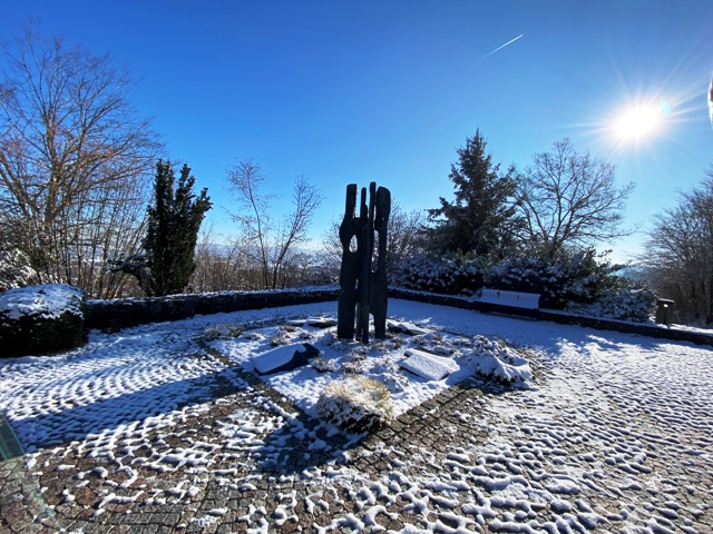Ehrenmal auf derm Friedhof von Berg