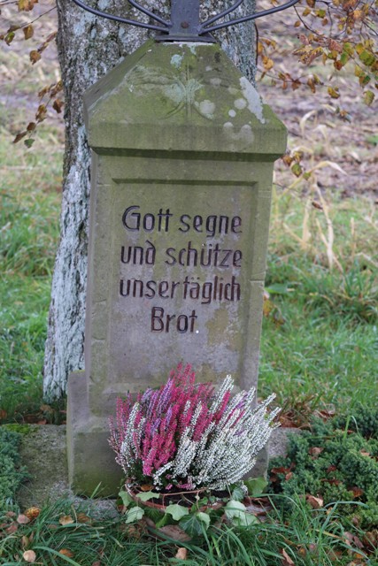 Bergatreute Richtung Bolanden, Wegkreuz, Detail