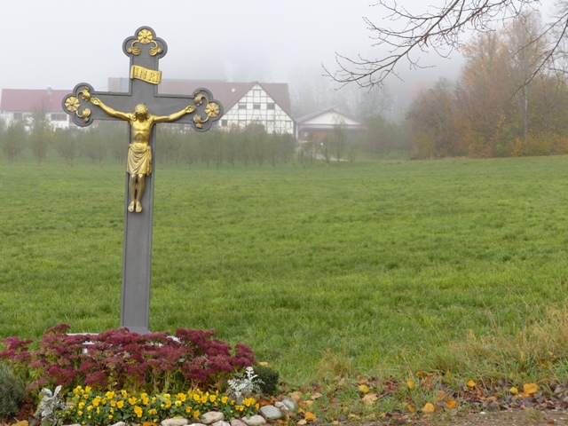 Wegkreuz an der Strae von Bergatreute nach Abetsweiler, vor dem Wald