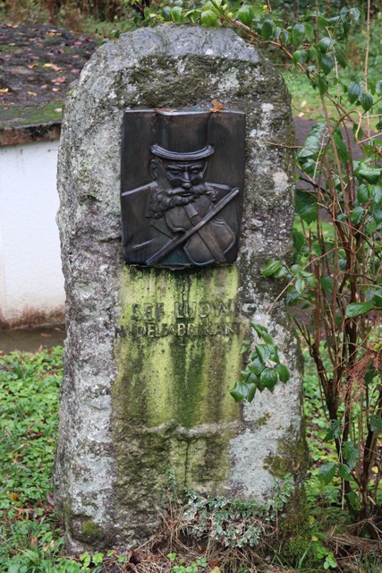 Bolanden, Bildstock, Erinnerung an Josef Ludwig, + 1955, ehemaliger Nudelfabrikant, Ortseingang rechts