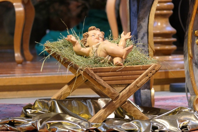 Jesuskind in der Krippe in Bergatreute