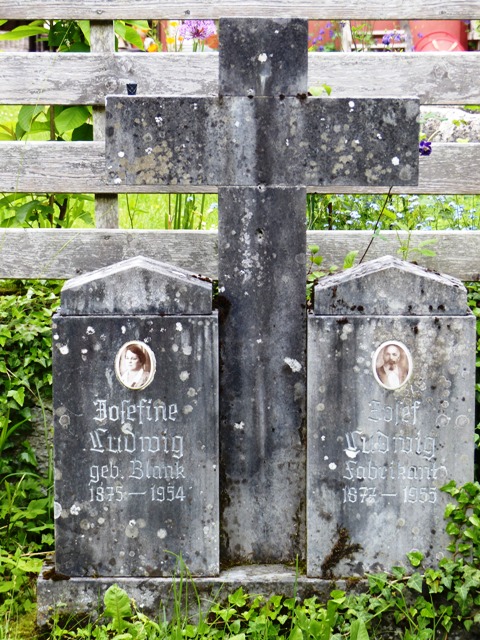 Bolanden, Grabkreuz als Wegkreuz