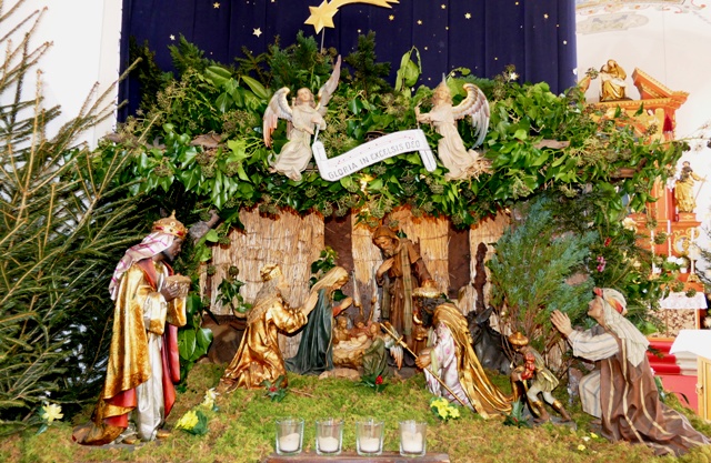 Krippe in der Pfarrkirche St. Petrus und Paulus in Beuren