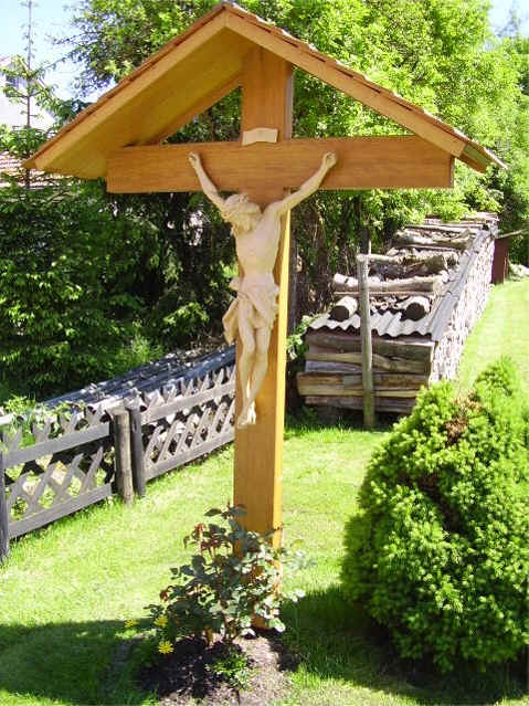 Holzkreuz in Osterhofen, Eggmansrieder Strae, Ortsausgang Richtung Eggmannsried