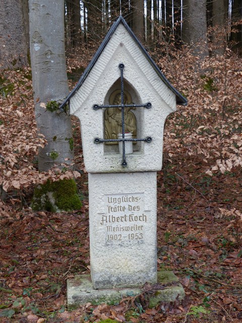 Bildstock Gedenken Albert Koch, verunglckt 1953, im Wald an der Strae  von Molpertshaus nach Eintrnen