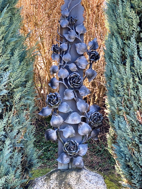 Wegkreuz mit schwarzem Kreuzstamm, Bodnegg