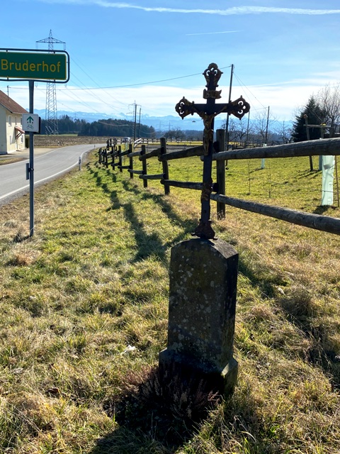 Wegkreuz beim Bruderhof