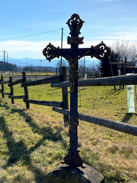 Wegkreuz beim Bruderhof