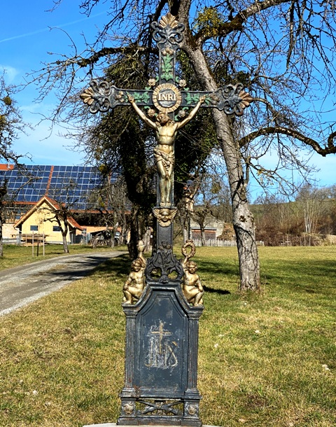 Jugendstilwegkreuz auf neuem Sockel, Bodnegg
