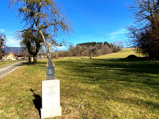 Jugendstilwegkreuz auf neuem Sockel, Bodnegg