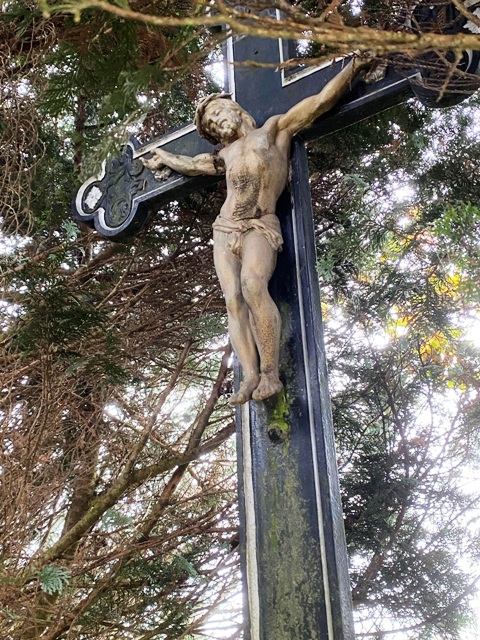 Verstecktes Wegkreuz in Bodnegg