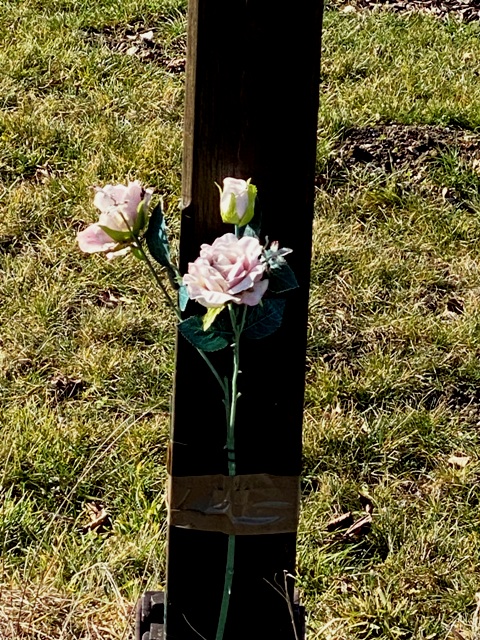 Wegkreuz in Kofeld mit Kaufhauskulisse