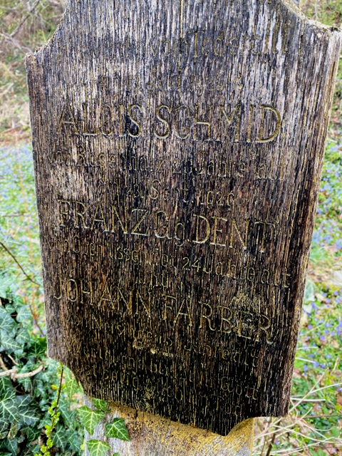Erinnerungskreuz an 2 Unflle in Rosenharz