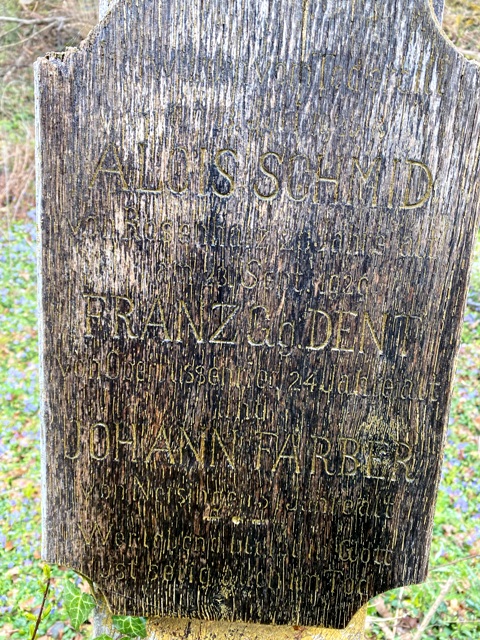 Erinnerungskreuz an 2 Unflle in Rosenharz