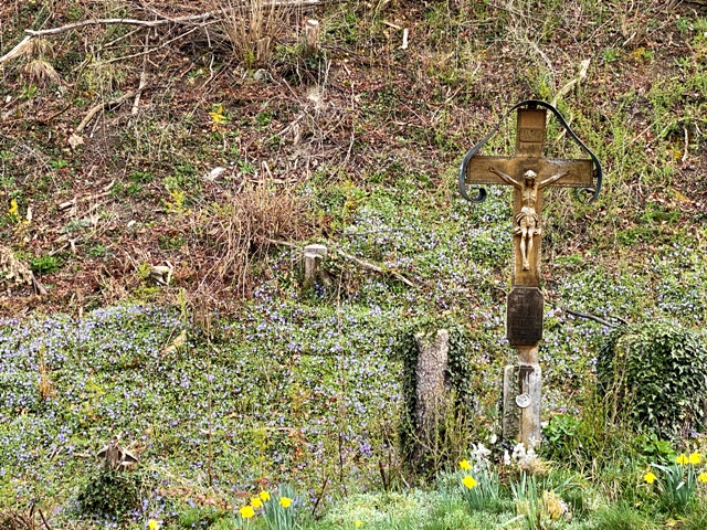 Erinnerungskreuz an 2 Unflle in Rosenharz