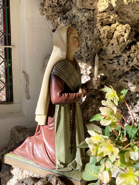 Lourdesgrotte in der Klosteranlage Bonlanden