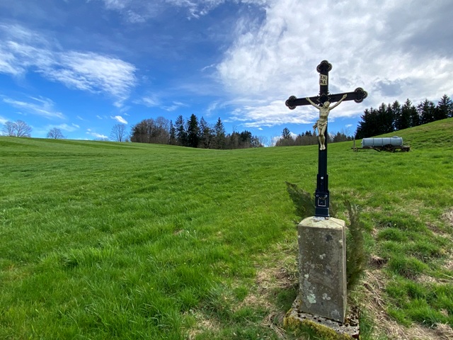 Kreuz zwischen Kferhofen und der L 320