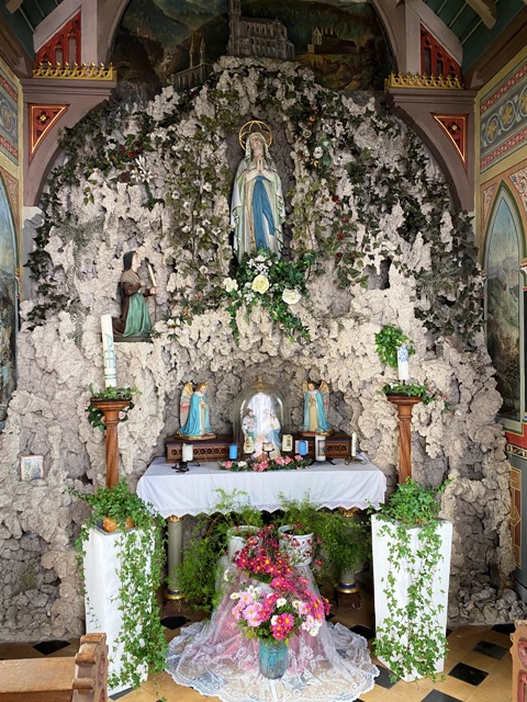 Diepoldshofen, Friedhofskapelle, Lourdesgrotte