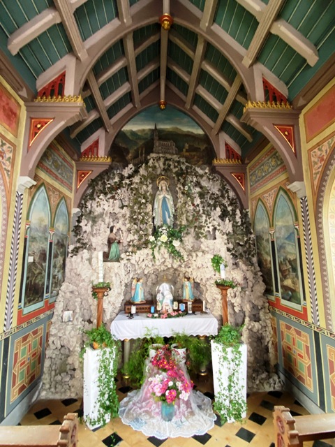 Diepoldshofen, Friedhofskapelle, Lourdesgrotte