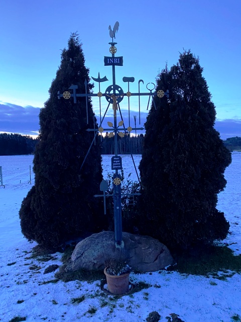 zwischen Albers und Dietmanns, Arma-Christi-Kreuz