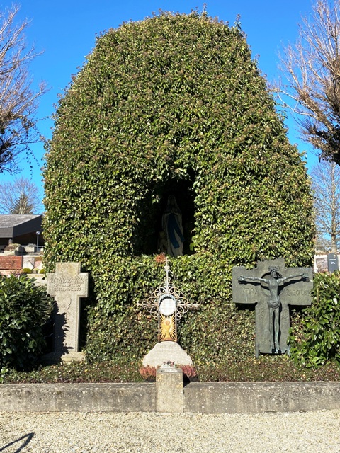 Lourdesgrotte auf dem Friedhof von Ebenweiler