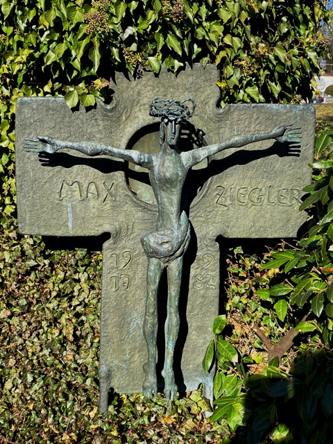 Lourdesgrotte auf dem Friedhof von Ebenweiler