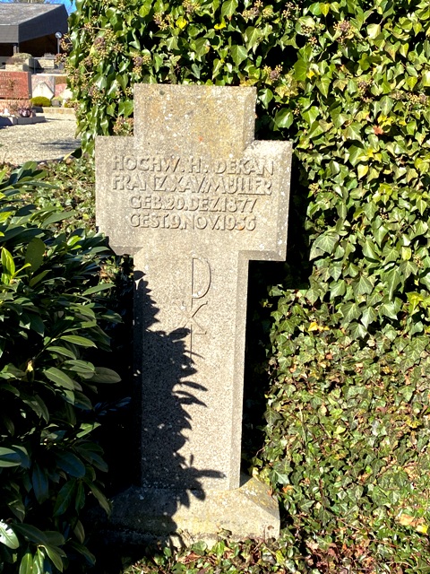 Lourdesgrotte auf dem Friedhof von Ebenweiler