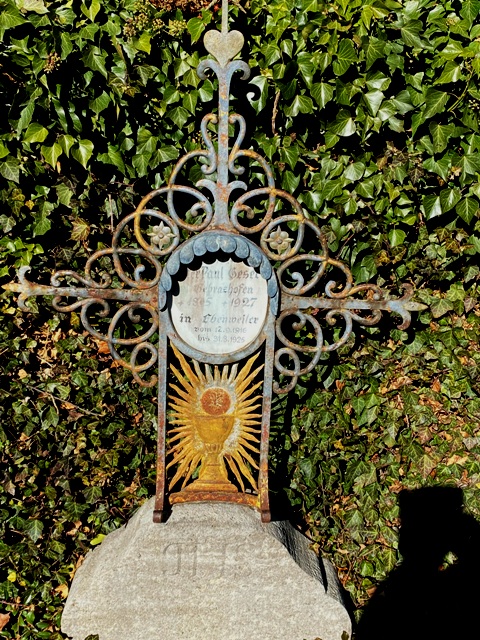 Lourdesgrotte auf dem Friedhof von Ebenweiler