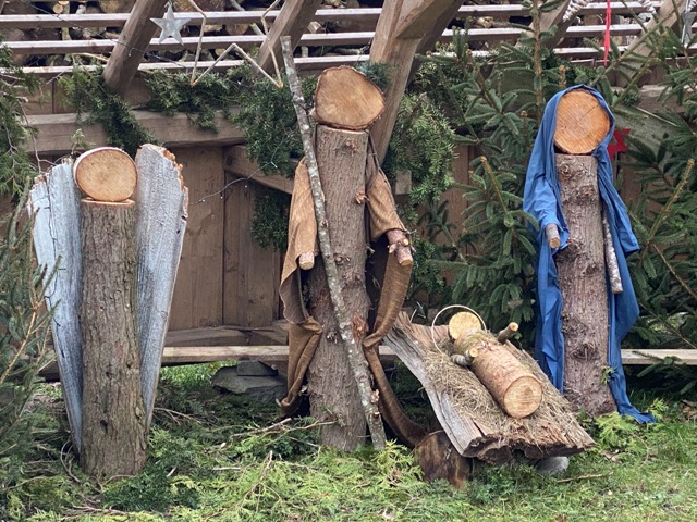 Weihnachtskrippe am Weg in Eintrnenberg