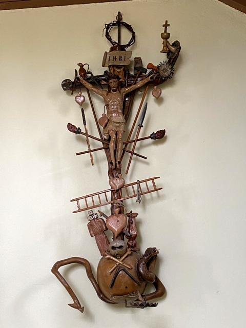 Arma-Christi-Kreuz in der Ellwanger Kirche