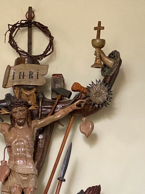 Arma-Christi-Kreuz in der Ellwanger Kirche
