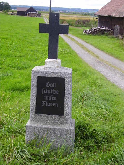 Flurkreuz vor Michelwinnaden (aus Richtung Winterstettendorf)