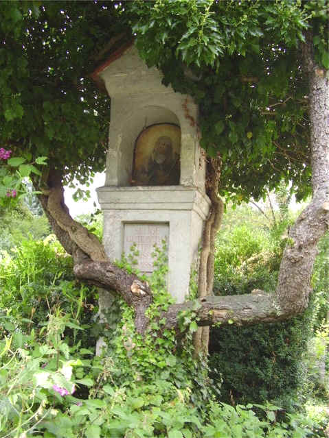 Bildstckle mit dem Bild der Guten Beth, Aufschrift: "Selige Gute Beth, bitte fr unsere Vermissten", Frauenbergstrae, neben der Frauenbergkapelle (etwas versteckt)