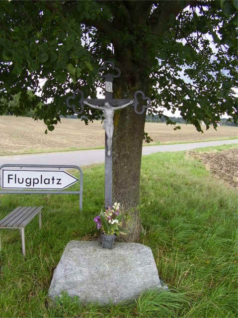 Feldkreuz Reute, Richtung Flugplatz, ohne Aufschrift