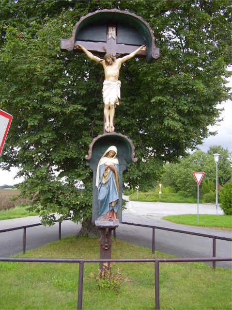 ca. 4 Meter hohes Kreuz mit Korpus und Madonna, Kloster Reute