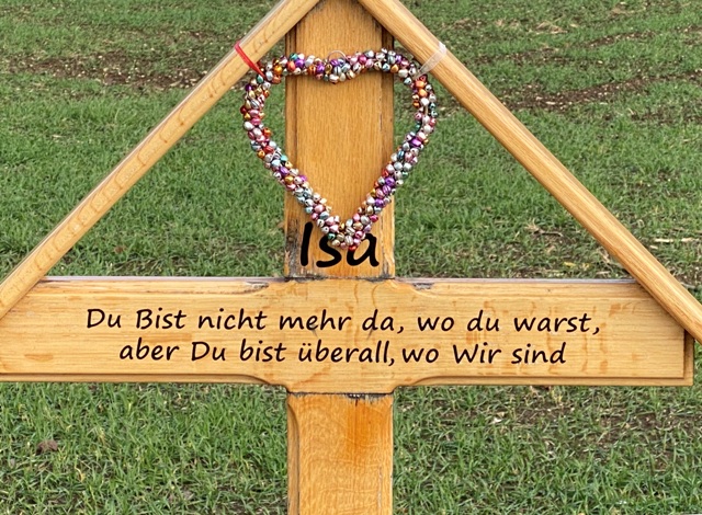 Kreuz, das an einen Verkehrsunfall erinnert in Haisterkirch