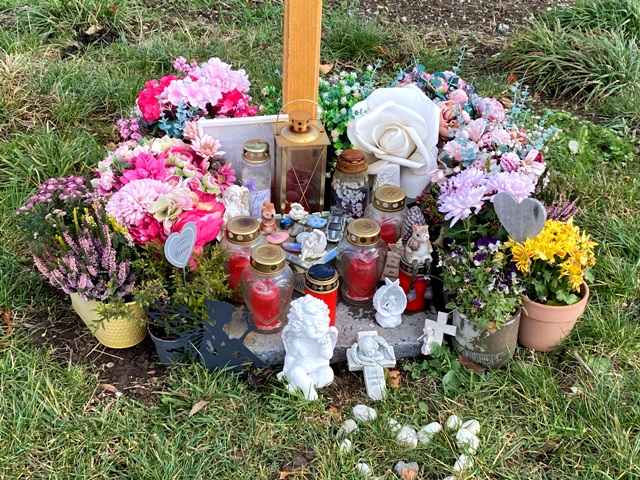 Kreuz, das an einen Verkehrsunfall erinnert in Haisterkirch