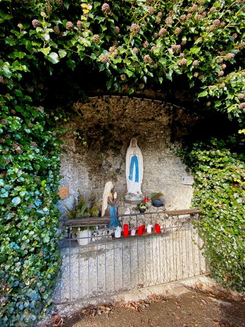 Lourdesgrotte auf dem Kreuzweg von Haslach